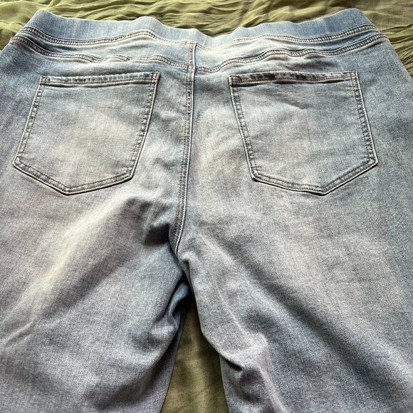 Wonderly Jeans - Picture 2 of 4